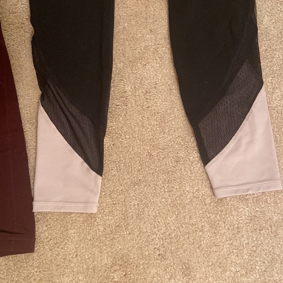 It’s an athleta bundle.The red pants have pockets,clothing:great condition. - Picture 2 of 4